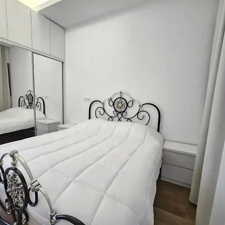Unique Luxury 酒店 地拉那