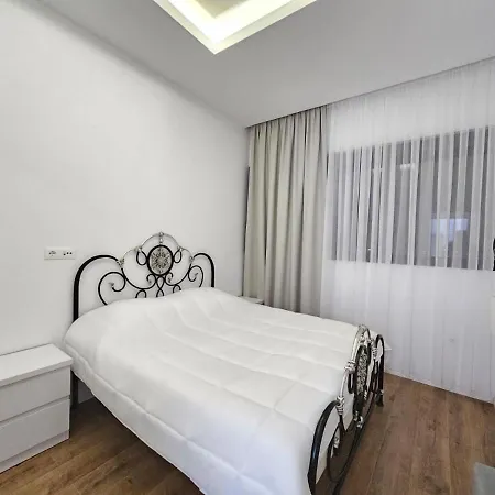 Unique Luxury *
